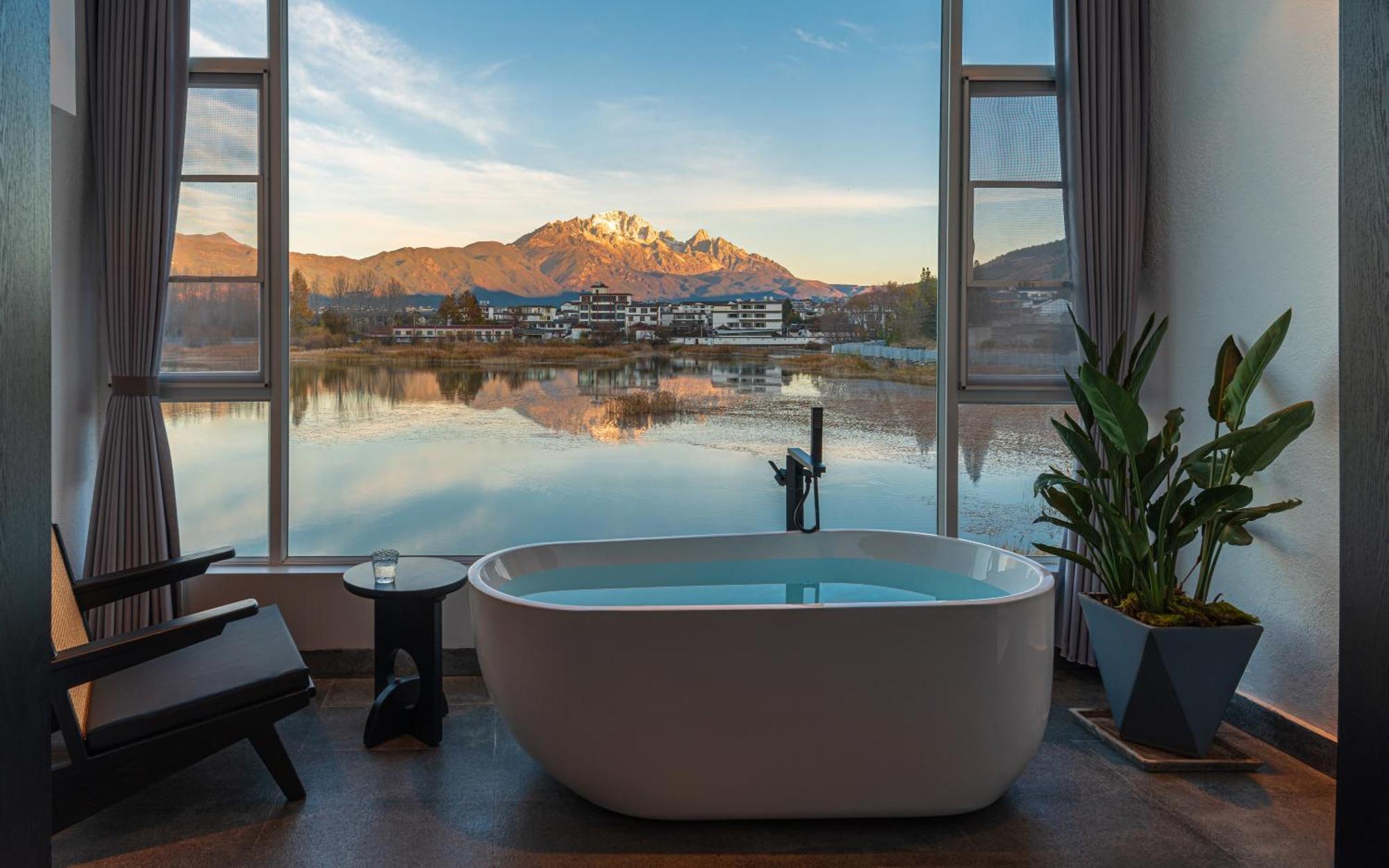 Half Pond White House Hotell Lijiang  Exteriör bild