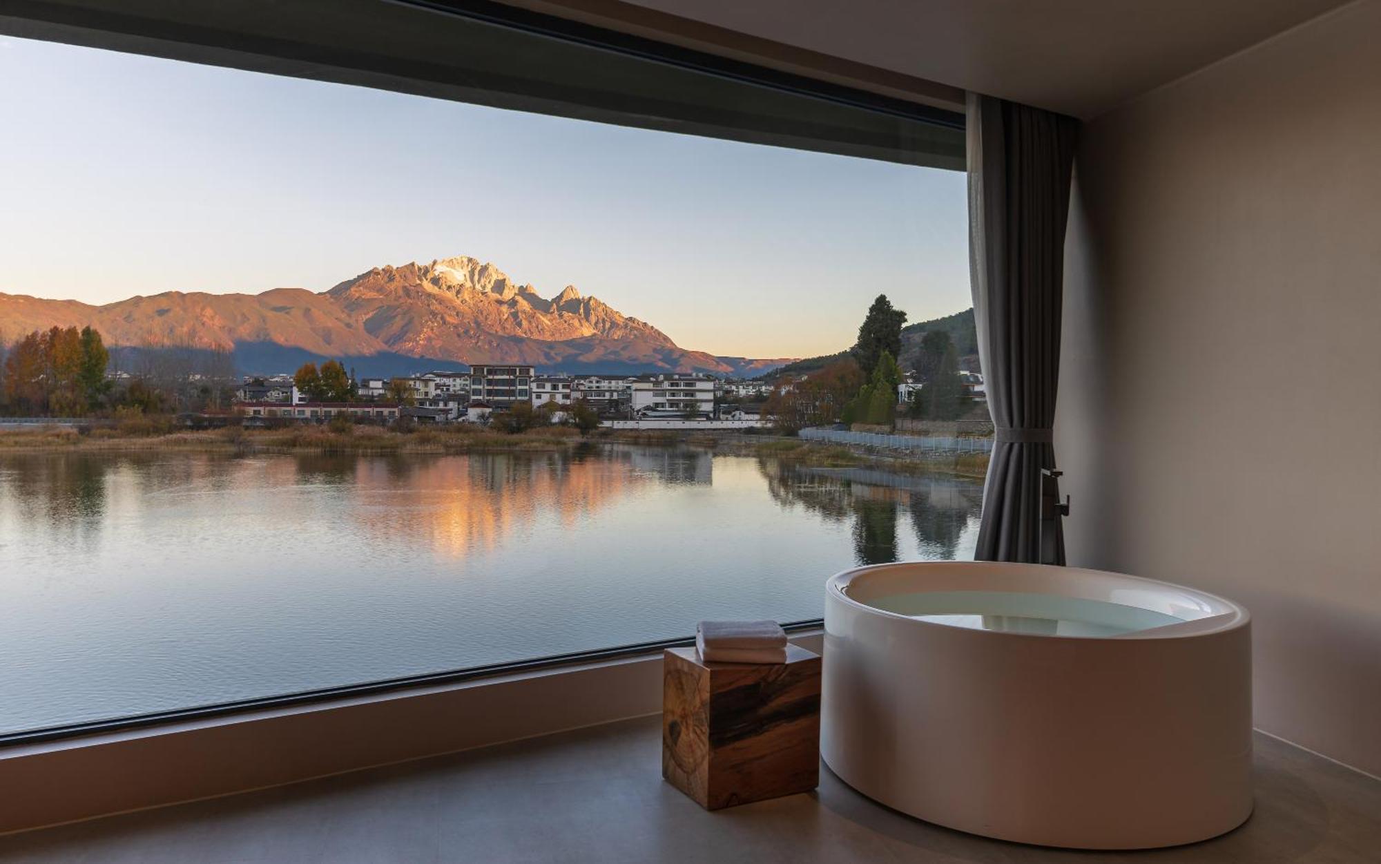 Half Pond White House Hotell Lijiang  Exteriör bild