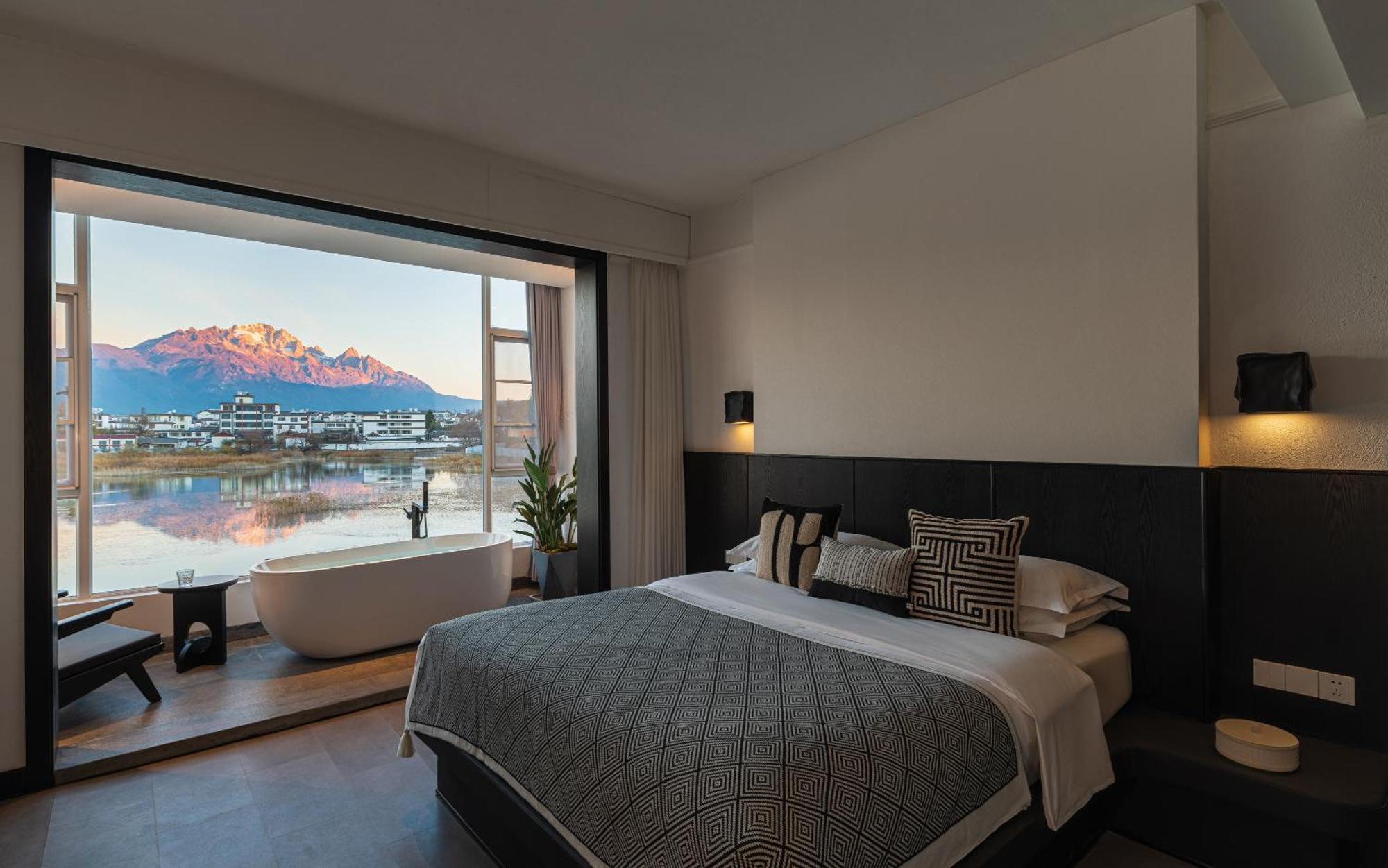 Half Pond White House Hotell Lijiang  Exteriör bild