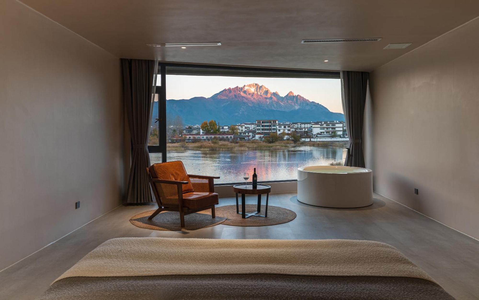 Half Pond White House Hotell Lijiang  Exteriör bild
