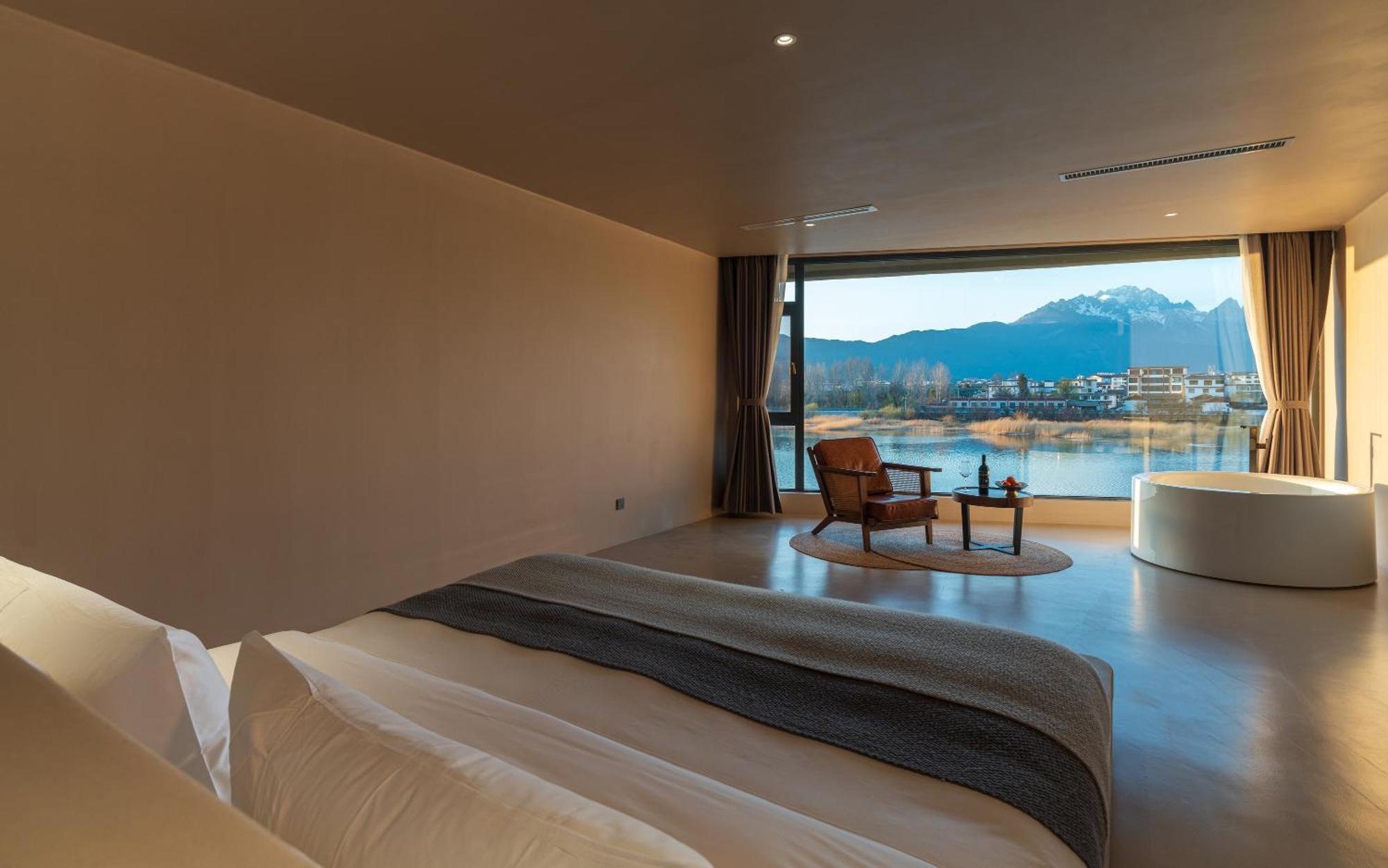 Half Pond White House Hotell Lijiang  Exteriör bild