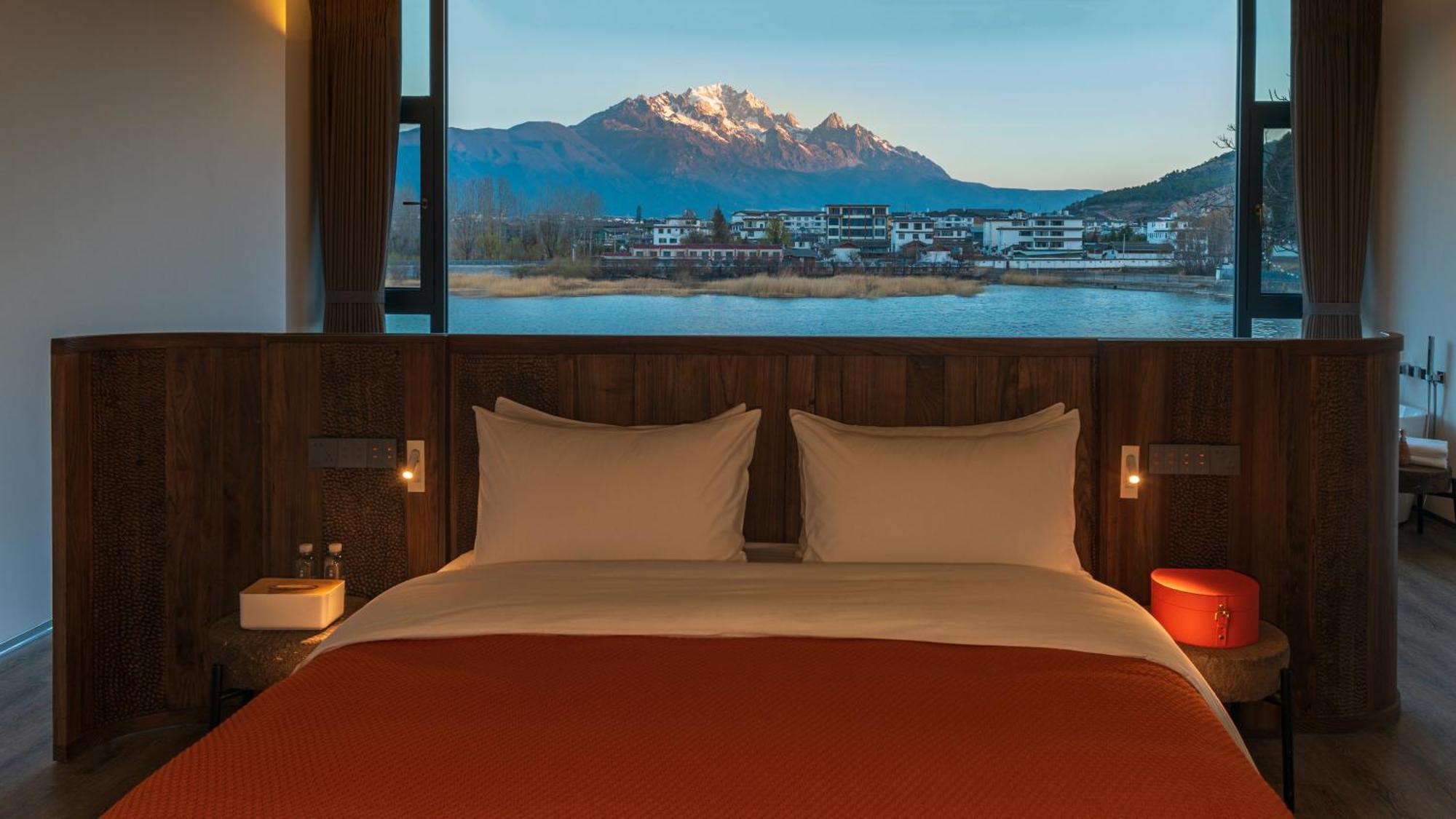 Half Pond White House Hotell Lijiang  Exteriör bild