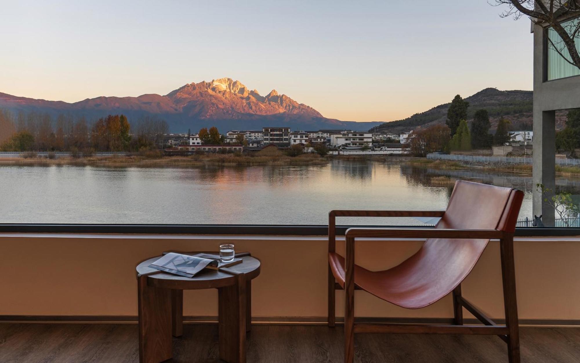 Half Pond White House Hotell Lijiang  Exteriör bild