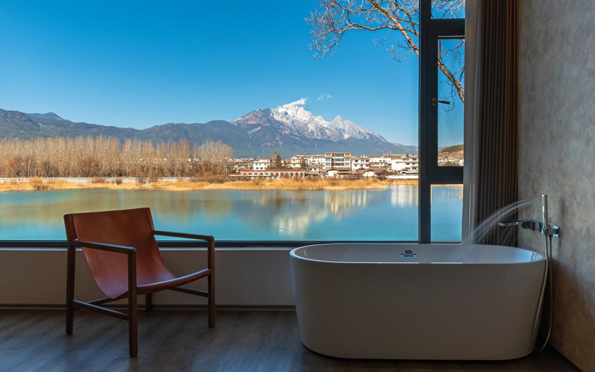 Half Pond White House Hotell Lijiang  Exteriör bild