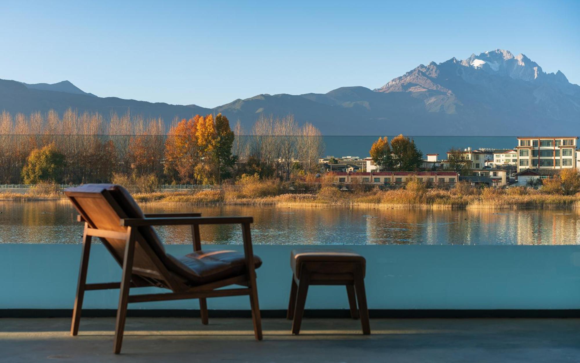 Half Pond White House Hotell Lijiang  Exteriör bild