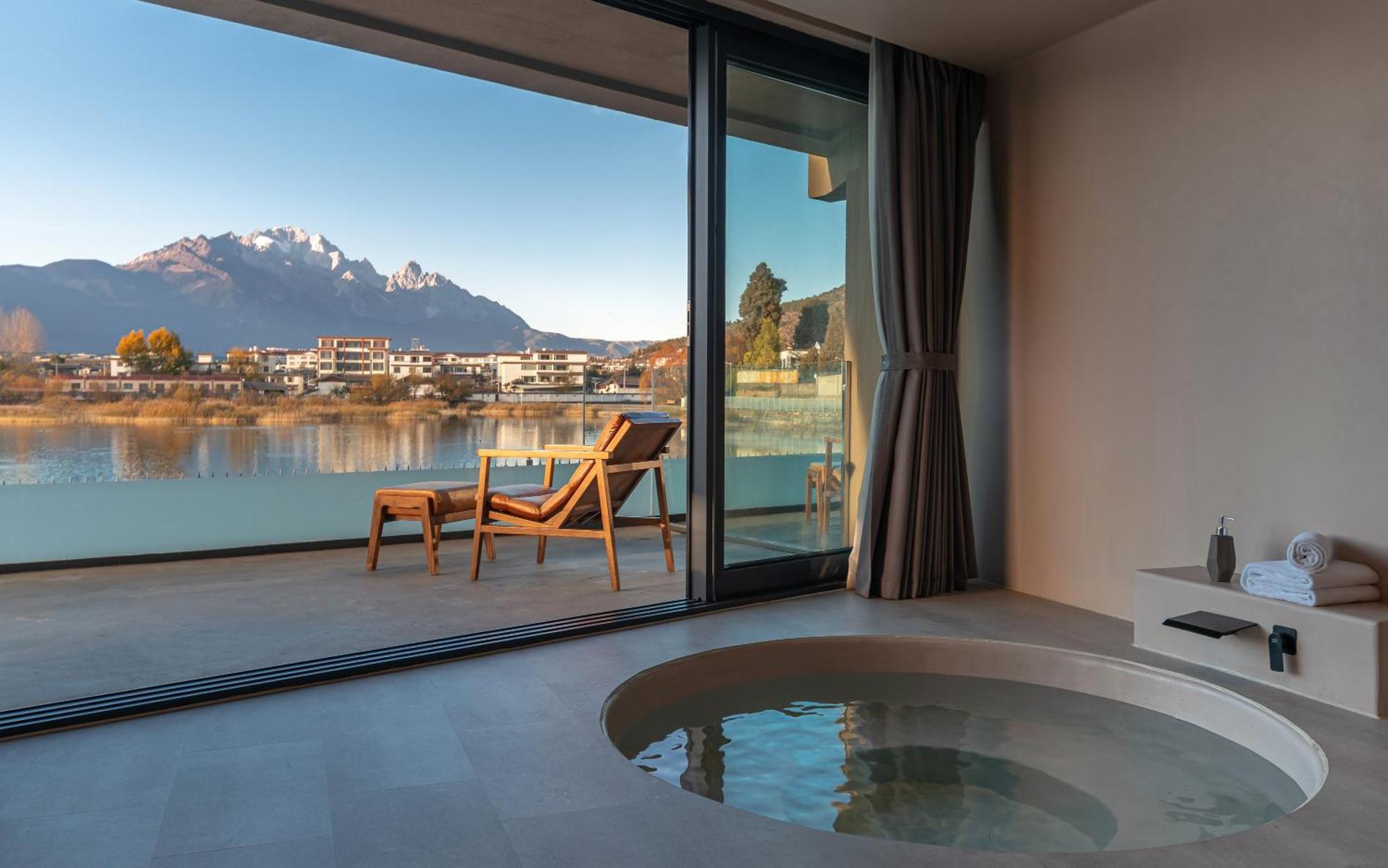 Half Pond White House Hotell Lijiang  Exteriör bild