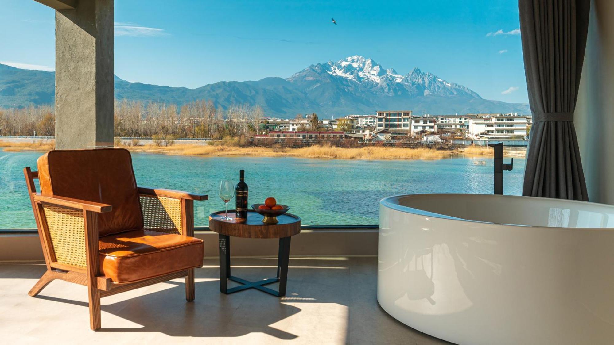 Half Pond White House Hotell Lijiang  Exteriör bild