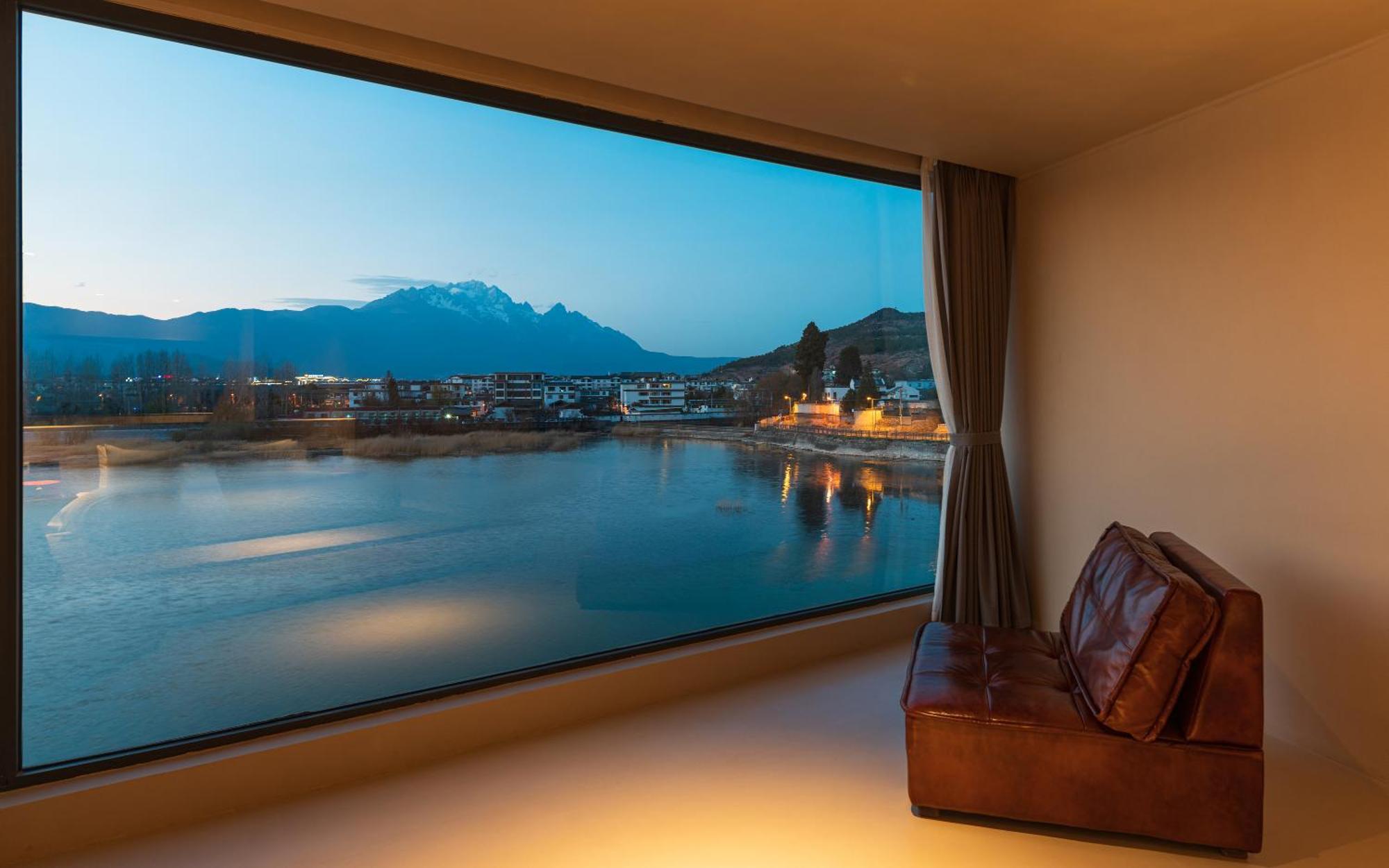 Half Pond White House Hotell Lijiang  Exteriör bild