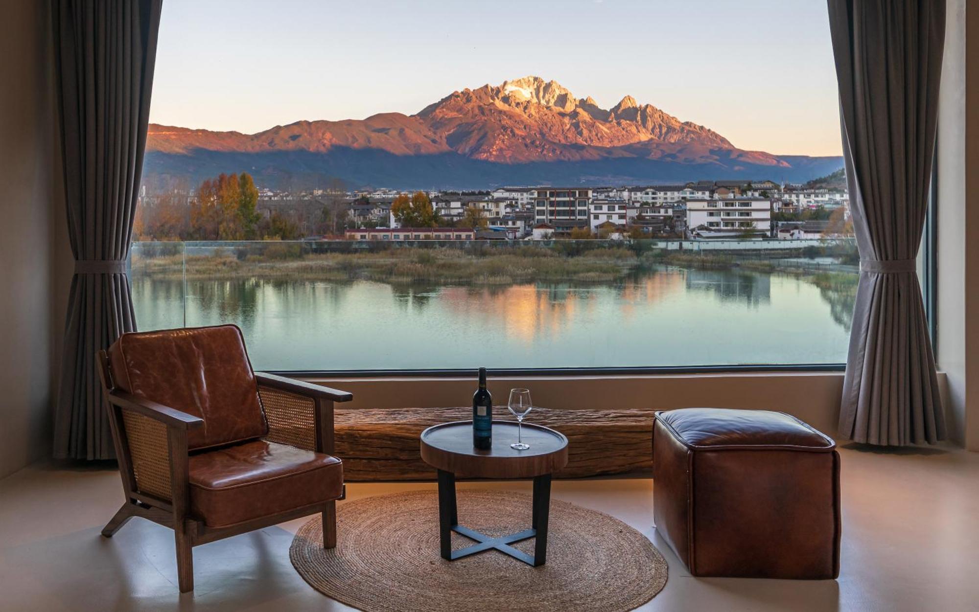 Half Pond White House Hotell Lijiang  Exteriör bild